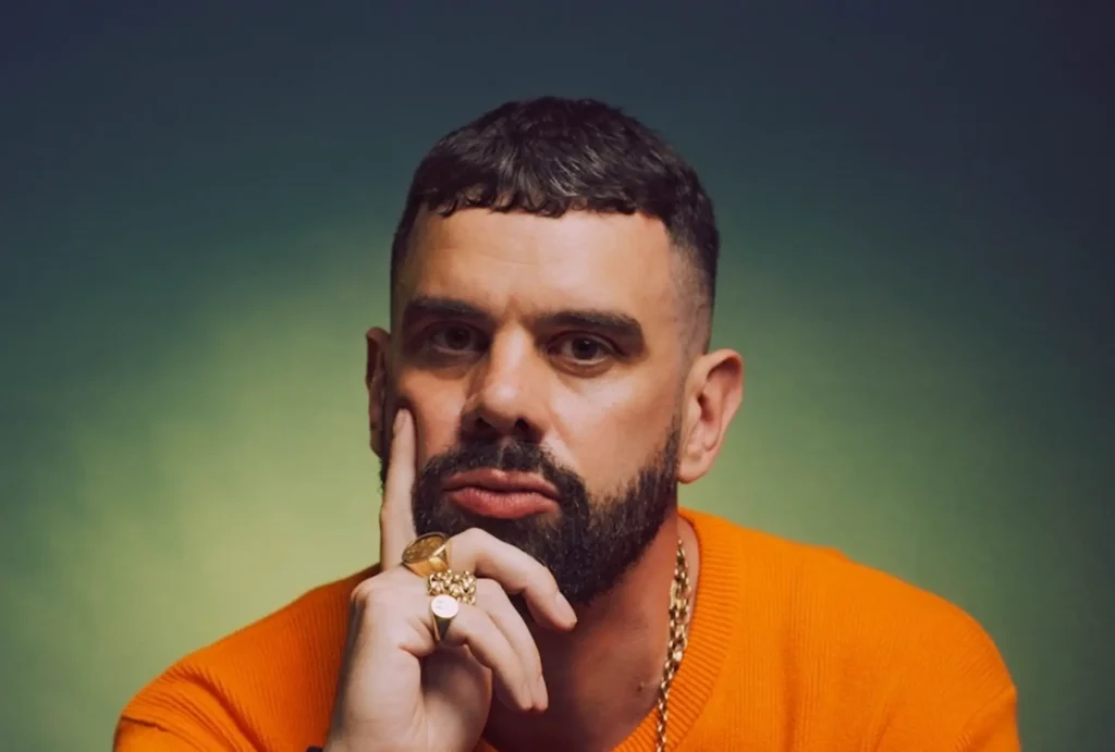 Mella Dee plays at Hidden