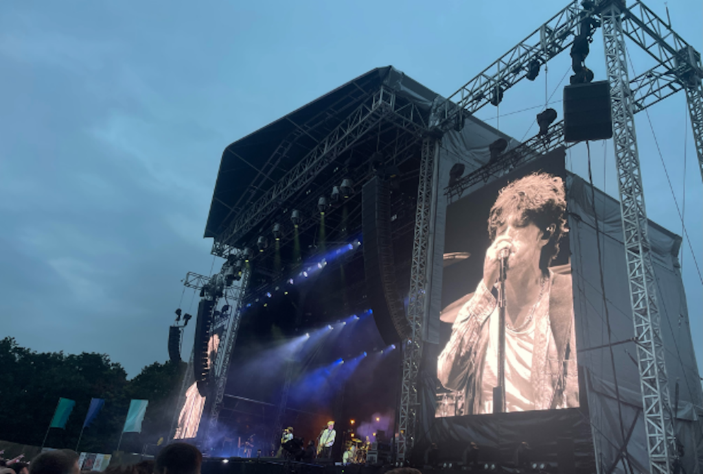 The K's performing before Blossoms